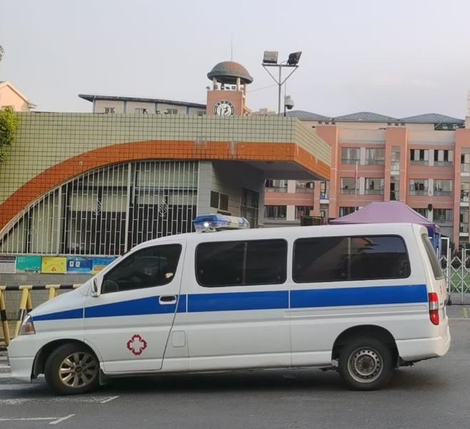 赵县救护车出租护送骨折病人一公里多少钱